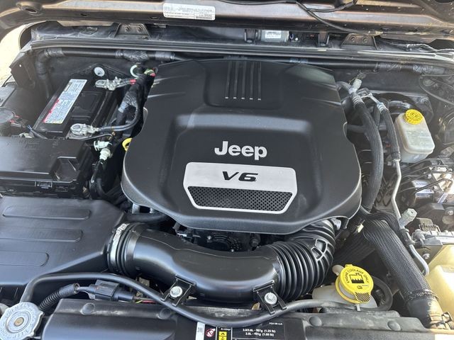 Jeep Wrangler Unlimited Vehicle Full-screen Gallery Image 30