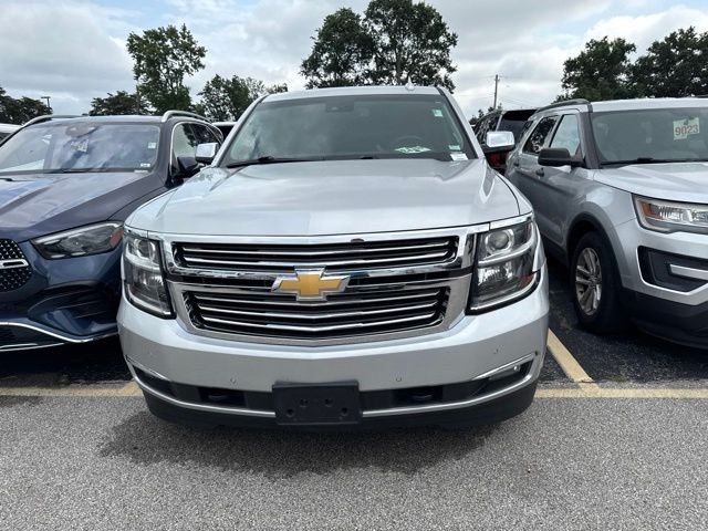 Chevrolet Suburban Vehicle Full-screen Gallery Image 03