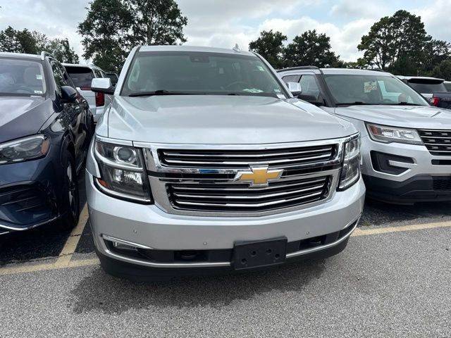 Chevrolet Suburban Vehicle Full-screen Gallery Image 05