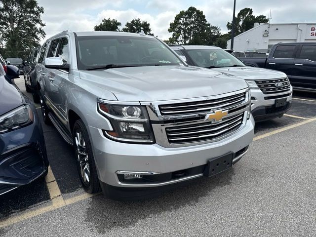 Chevrolet Suburban Vehicle Full-screen Gallery Image 06