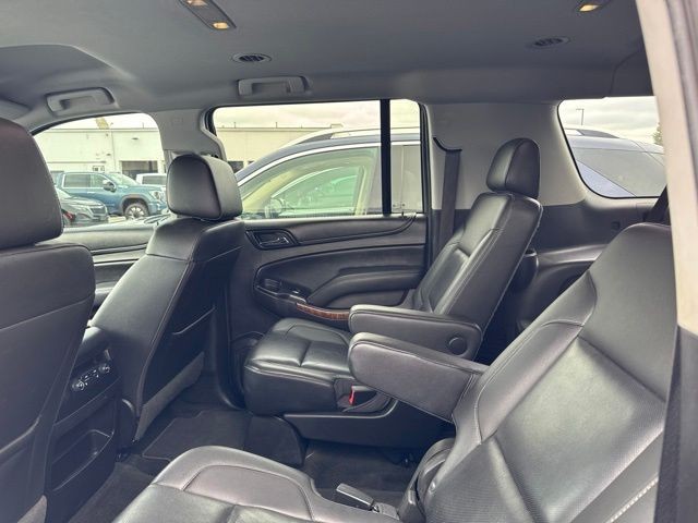 Chevrolet Suburban Vehicle Full-screen Gallery Image 09