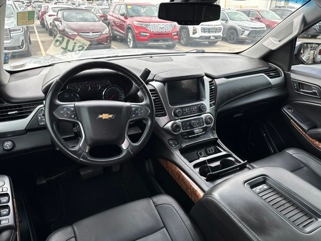 Chevrolet Suburban Vehicle Full-screen Gallery Image 11