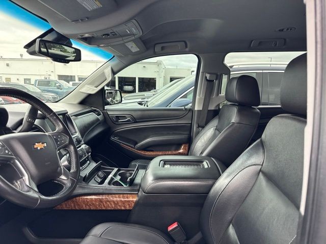 Chevrolet Suburban Vehicle Full-screen Gallery Image 13