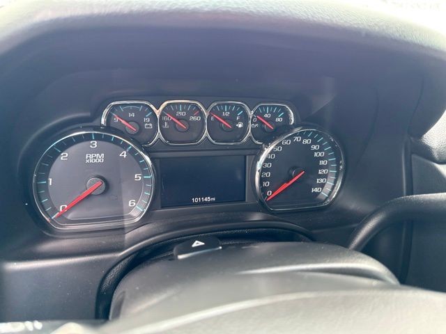 Chevrolet Suburban Vehicle Full-screen Gallery Image 15