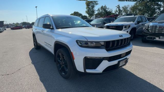 Jeep Grand Cherokee L Vehicle Full-screen Gallery Image 03
