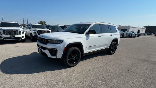 Jeep Grand Cherokee L Vehicle Full-screen Gallery Image 06