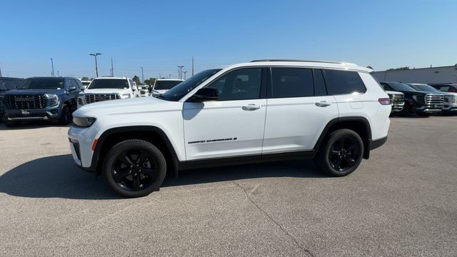 Jeep Grand Cherokee L Vehicle Full-screen Gallery Image 07
