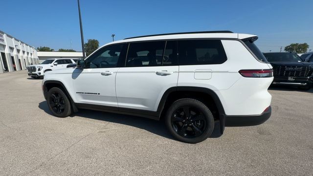 Jeep Grand Cherokee L Vehicle Full-screen Gallery Image 09