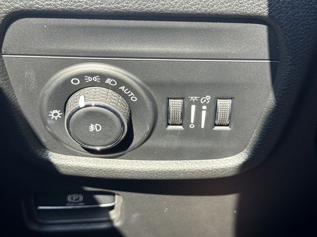 Jeep Grand Cherokee L Vehicle Full-screen Gallery Image 22