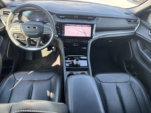 Jeep Grand Cherokee L Vehicle Full-screen Gallery Image 25