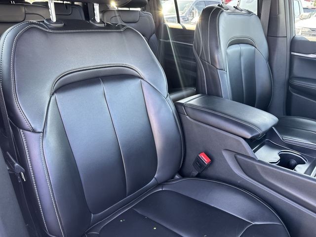 Jeep Grand Cherokee L Vehicle Full-screen Gallery Image 32
