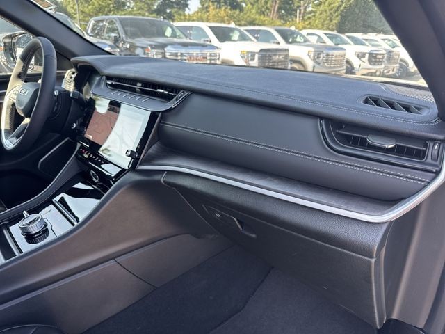 Jeep Grand Cherokee L Vehicle Full-screen Gallery Image 33
