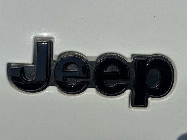 Jeep Grand Cherokee L Vehicle Full-screen Gallery Image 35