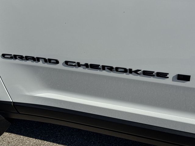 Jeep Grand Cherokee L Vehicle Full-screen Gallery Image 36