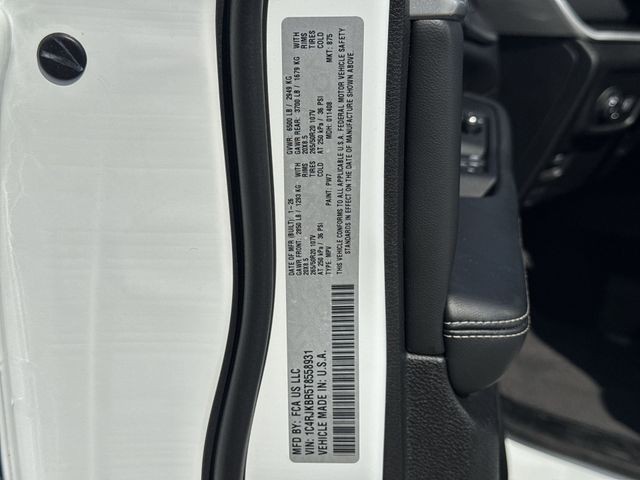 Jeep Grand Cherokee L Vehicle Full-screen Gallery Image 38