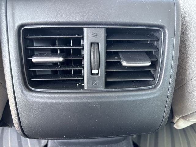 Honda Accord Sedan Vehicle Full-screen Gallery Image 25