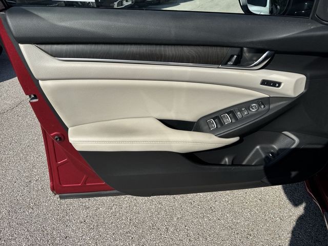 Honda Accord Sedan Vehicle Full-screen Gallery Image 26