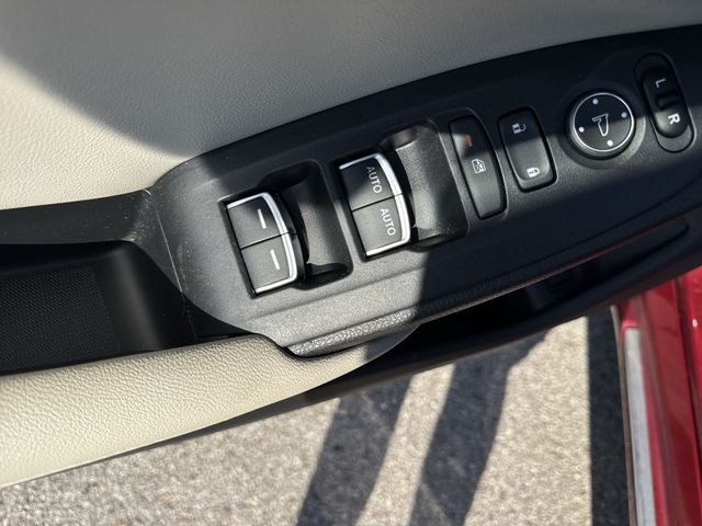 Honda Accord Sedan Vehicle Full-screen Gallery Image 27