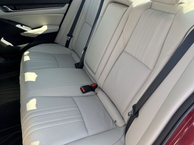 Honda Accord Sedan Vehicle Full-screen Gallery Image 28