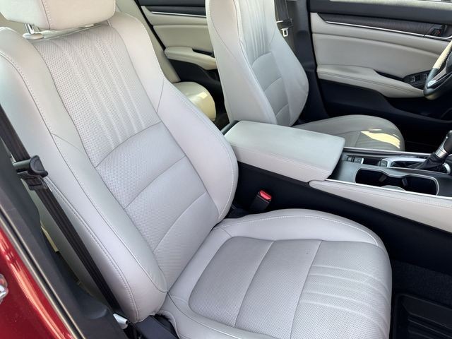 Honda Accord Sedan Vehicle Full-screen Gallery Image 31