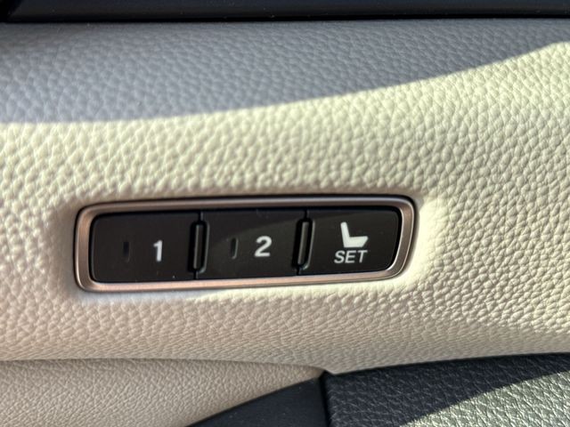 Honda Accord Sedan Vehicle Full-screen Gallery Image 38