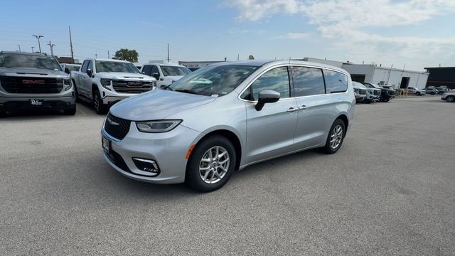 Chrysler Pacifica Vehicle Full-screen Gallery Image 06