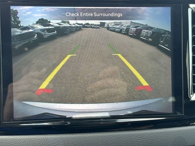 Chrysler Pacifica Vehicle Full-screen Gallery Image 18