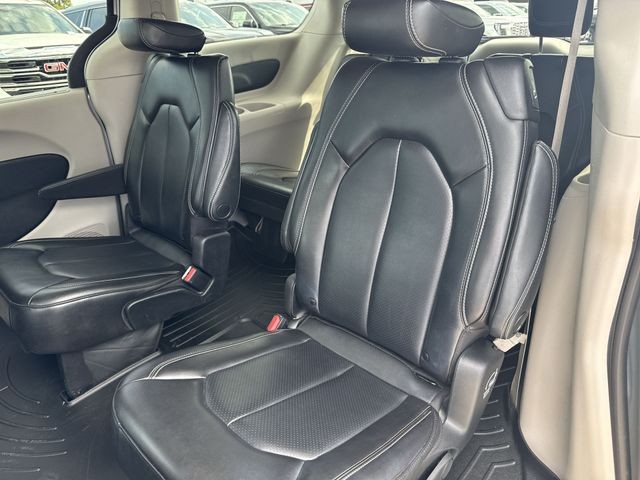 Chrysler Pacifica Vehicle Full-screen Gallery Image 26