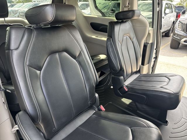 Chrysler Pacifica Vehicle Full-screen Gallery Image 28