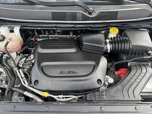 Chrysler Pacifica Vehicle Full-screen Gallery Image 31