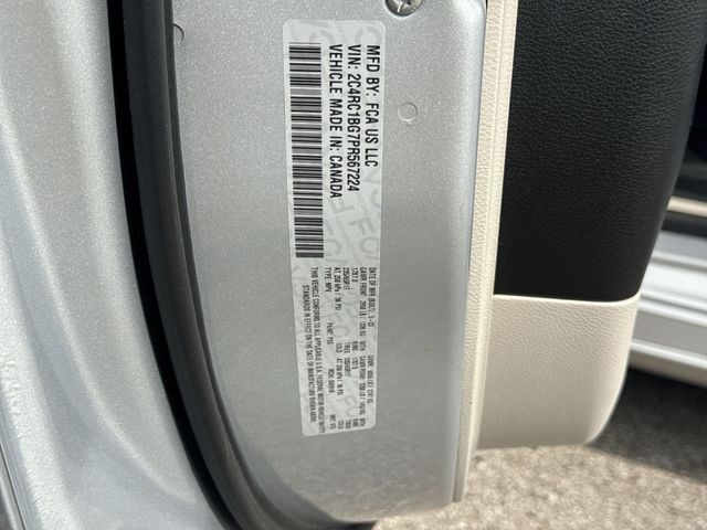 Chrysler Pacifica Vehicle Full-screen Gallery Image 35