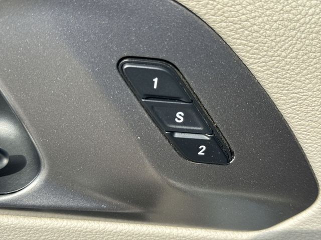 Chrysler Pacifica Vehicle Full-screen Gallery Image 36