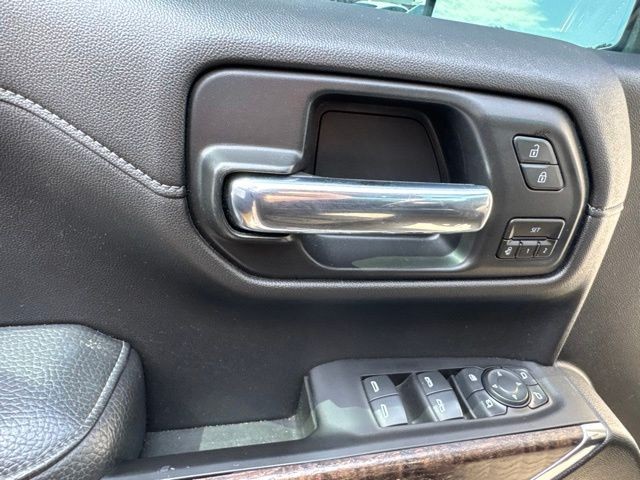 GMC Sierra 1500 Vehicle Full-screen Gallery Image 18