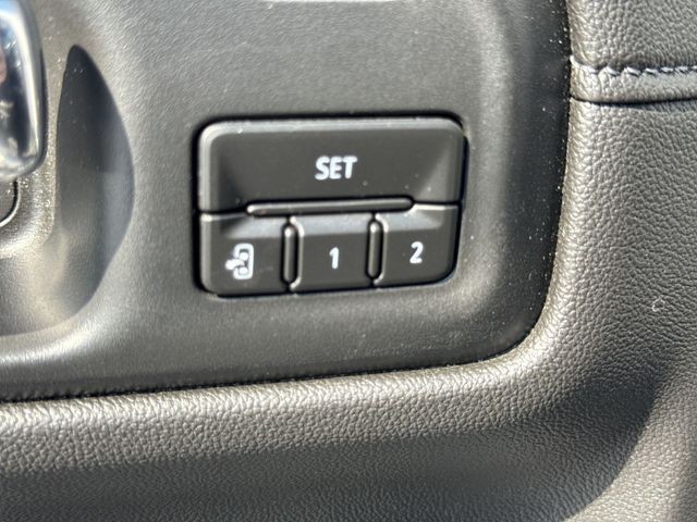 GMC Sierra 1500 Vehicle Full-screen Gallery Image 40