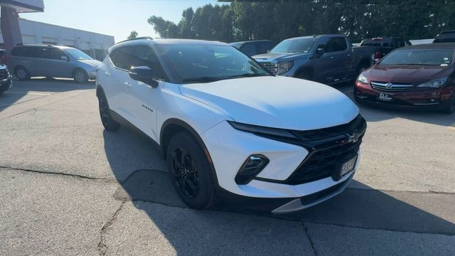 Chevrolet Blazer Vehicle Full-screen Gallery Image 03