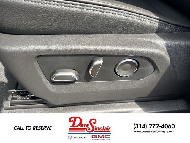 GMC Sierra 1500 Vehicle Full-screen Gallery Image 12