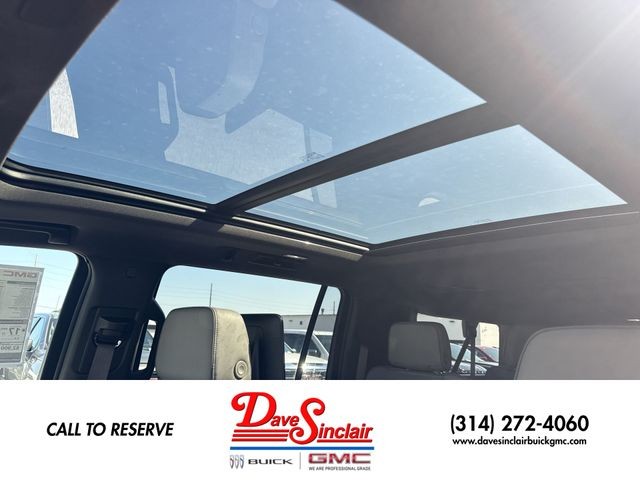 GMC Yukon XL Vehicle Full-screen Gallery Image 22
