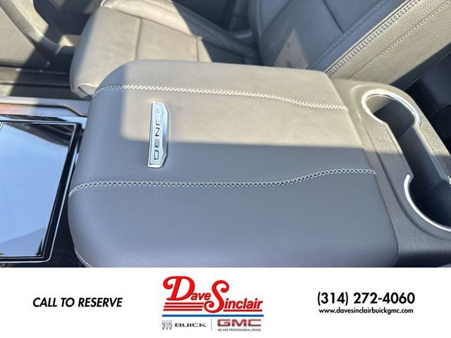 GMC Yukon XL Vehicle Full-screen Gallery Image 21
