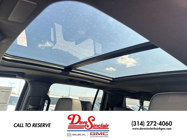 GMC Yukon XL Vehicle Full-screen Gallery Image 22