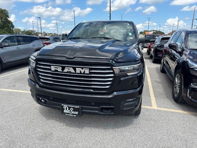 Ram 1500 Vehicle Full-screen Gallery Image 03