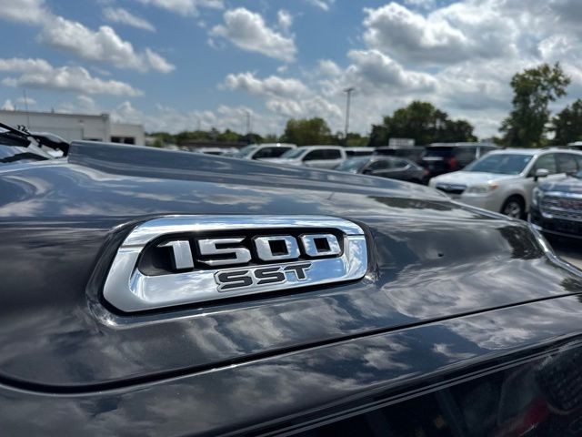 Ram 1500 Vehicle Full-screen Gallery Image 14