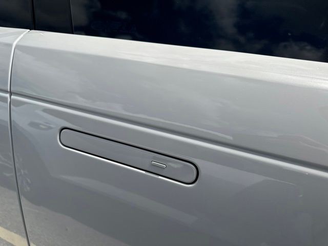Land Rover Range Rover Sport Vehicle Full-screen Gallery Image 17