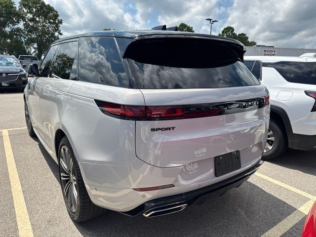 Land Rover Range Rover Sport Vehicle Full-screen Gallery Image 19