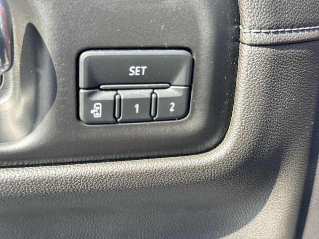 GMC Sierra 1500 Limited Vehicle Full-screen Gallery Image 40