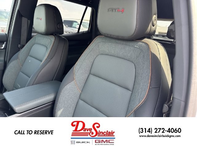 GMC Terrain Vehicle Full-screen Gallery Image 11