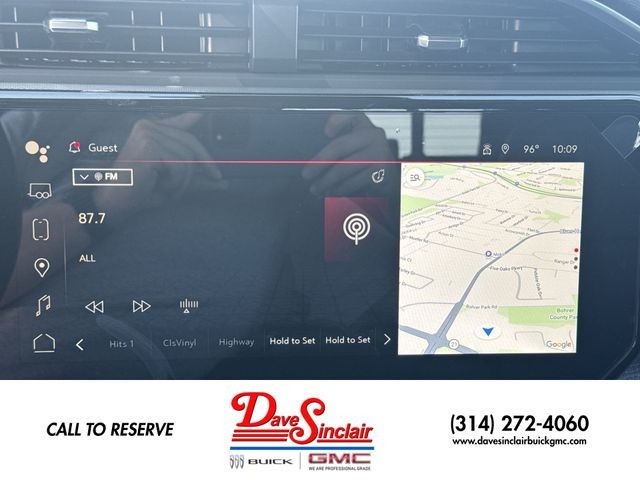 GMC Sierra 1500 Vehicle Full-screen Gallery Image 16