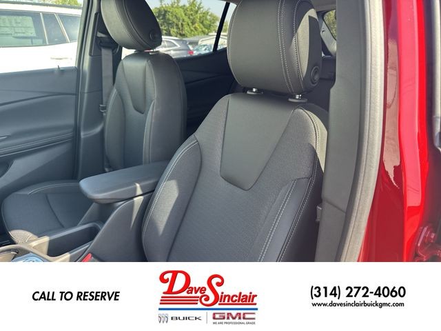Buick Encore GX Vehicle Full-screen Gallery Image 11