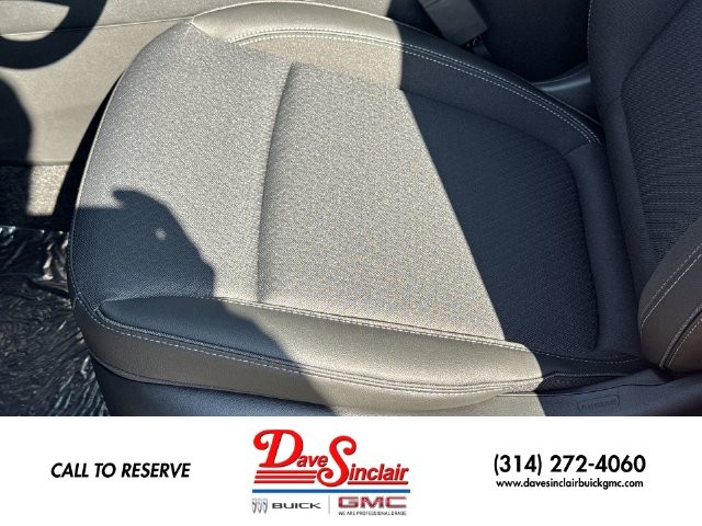 Buick Encore GX Vehicle Full-screen Gallery Image 12
