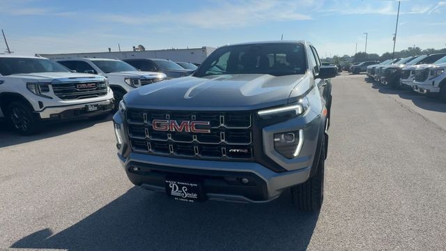 GMC Canyon Vehicle Full-screen Gallery Image 05