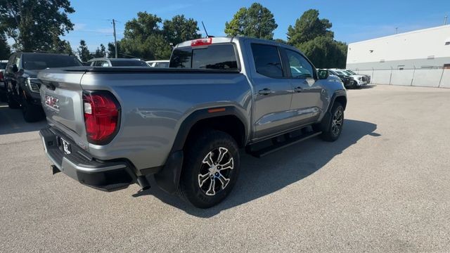 GMC Canyon Vehicle Full-screen Gallery Image 11